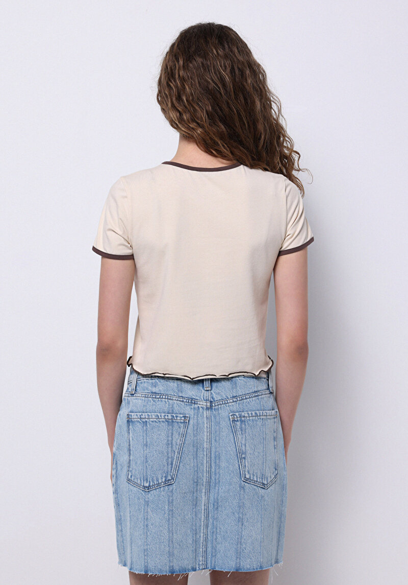 Slim Fit Yuvarlak Yaka Baskılı Kadın Bej Kısa Kol Tişört