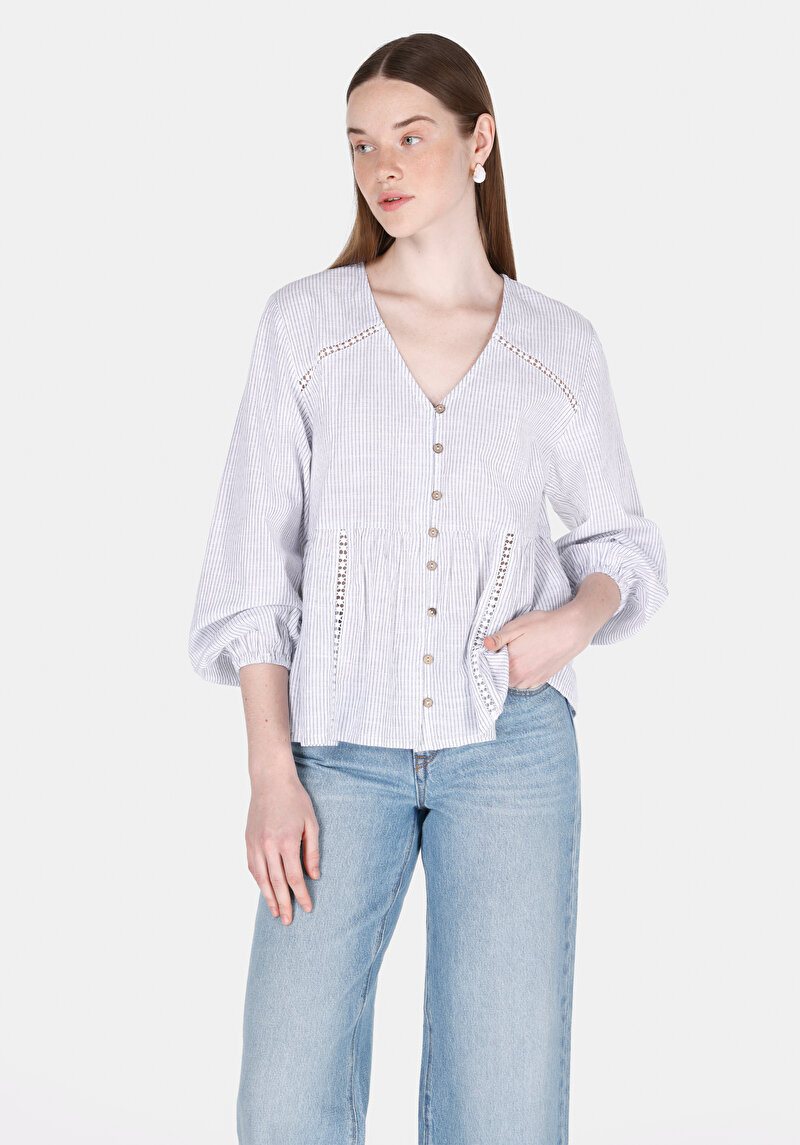 Regular Fit V Yaka Çizgili Kadın Beyaz Uzun Kol Gömlek