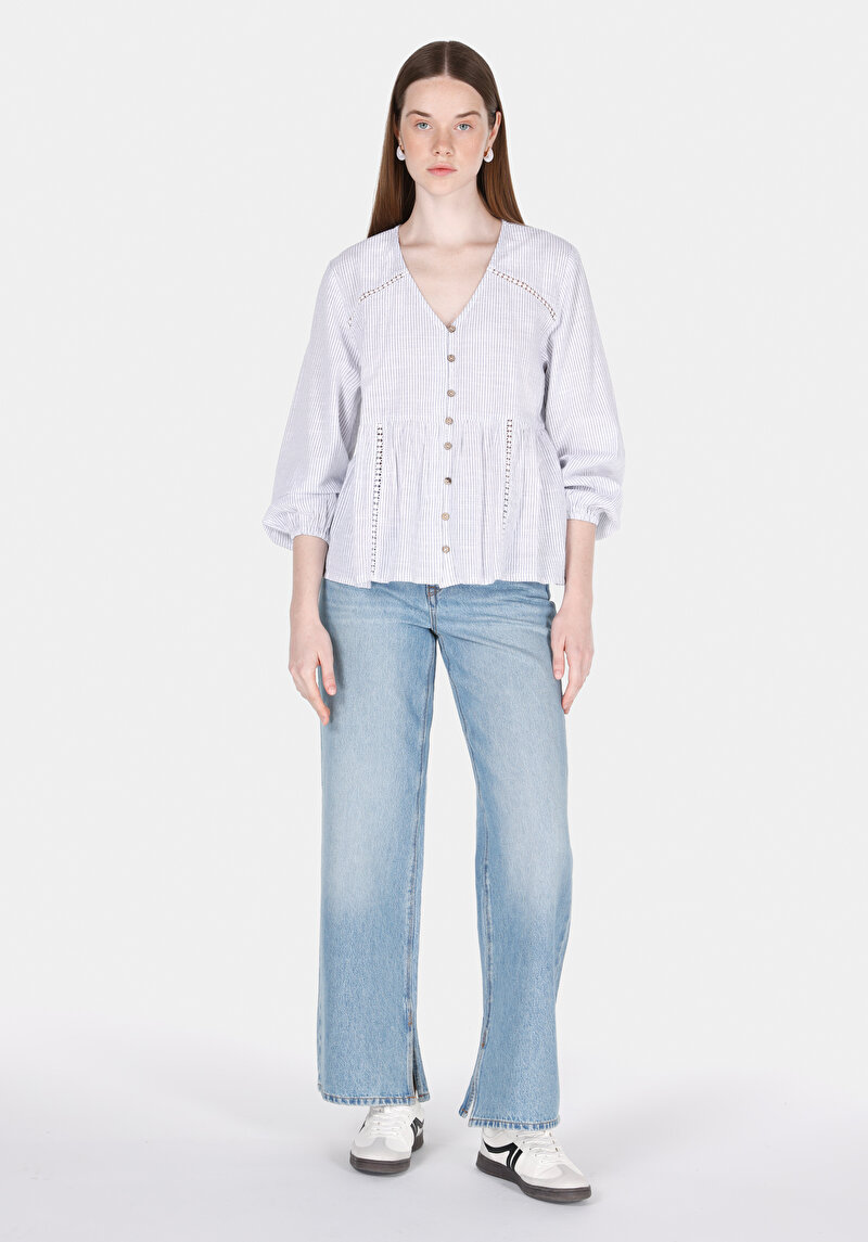 Regular Fit V Yaka Çizgili Kadın Beyaz Uzun Kol Gömlek