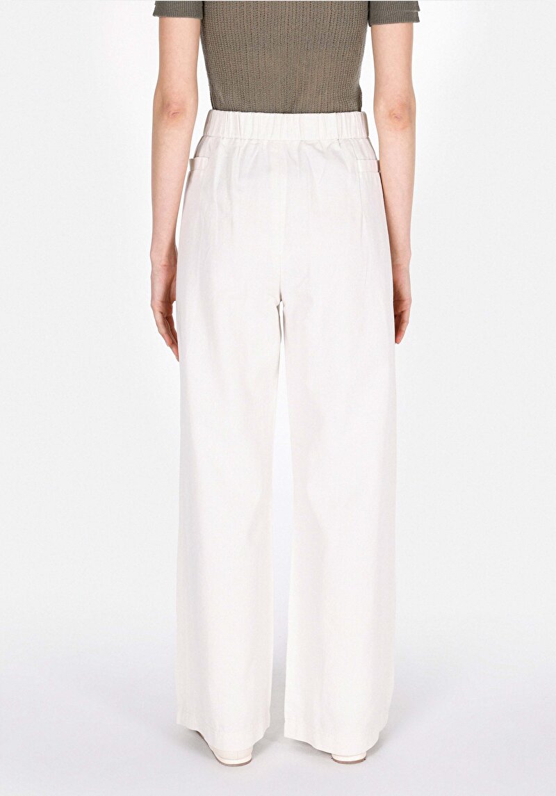 Regular Fit Yüksel Bel Geniş Paça Cepli Kadın Beyaz Pantolon