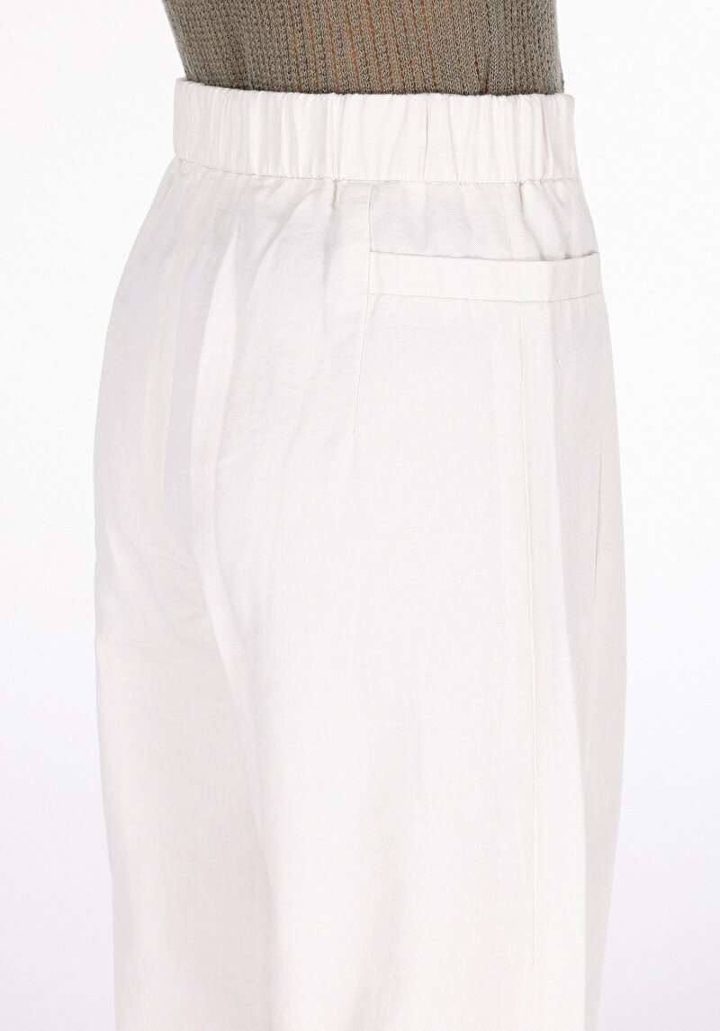 Regular Fit Yüksel Bel Geniş Paça Cepli Kadın Beyaz Pantolon