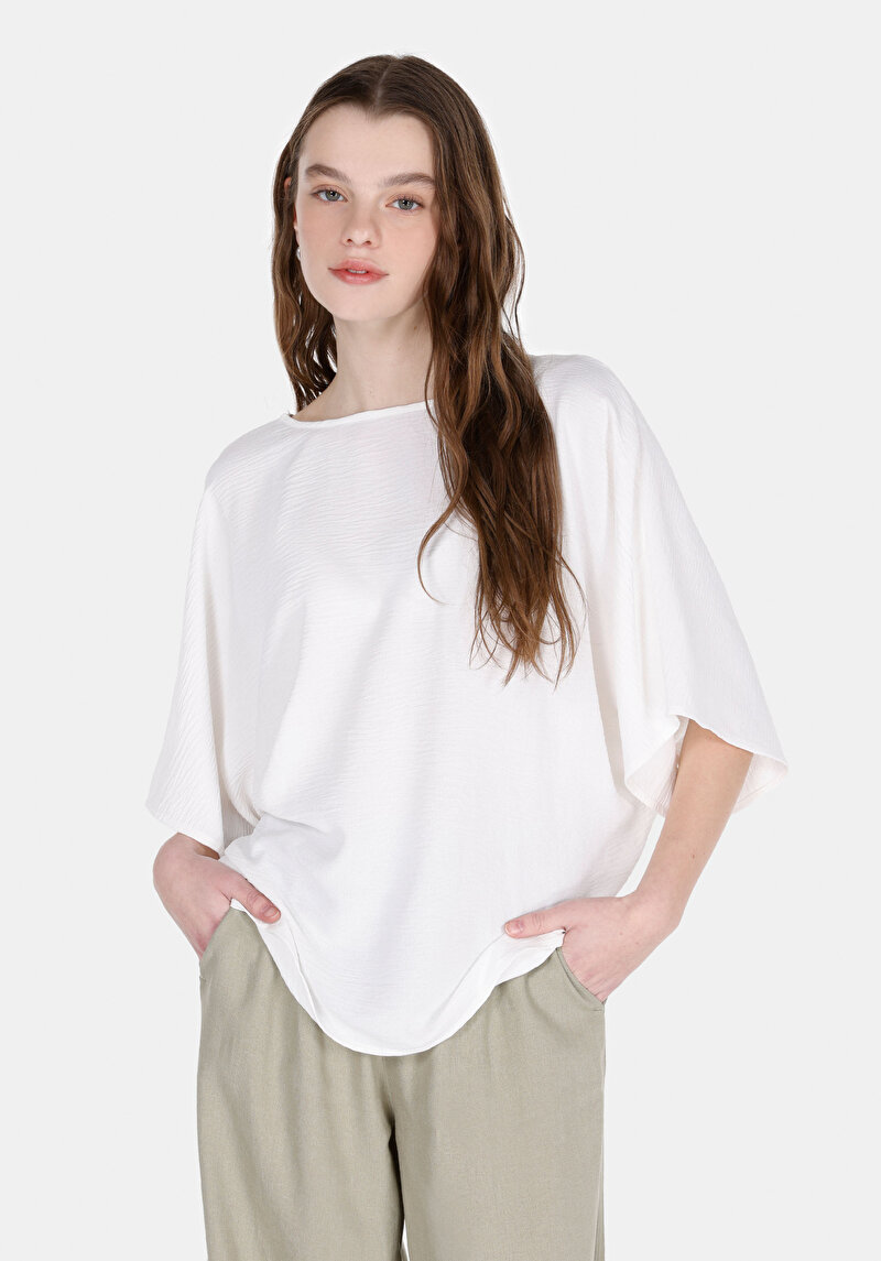 Regular Fit V Yaka Düz Kadın Beyaz Kısa Kol Gömlek