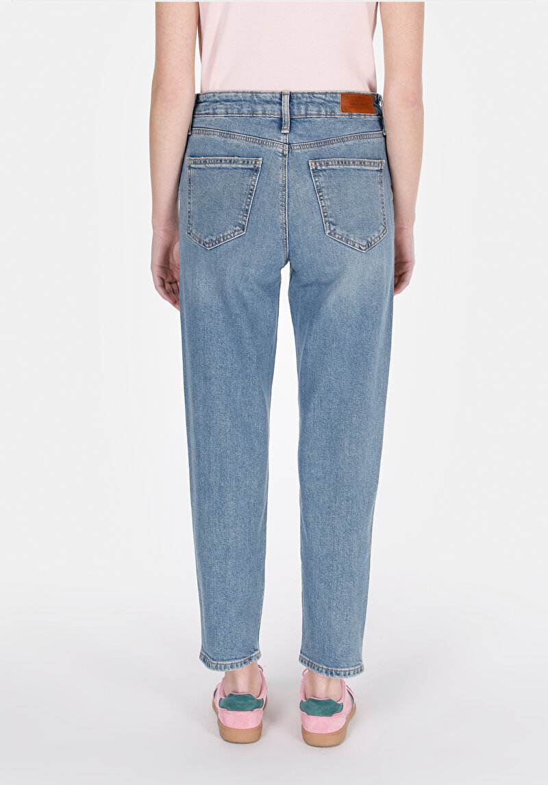 Mom Fit Yüksek Bel Daralan Paça Kadın İndigo Denim Jean Pantolon