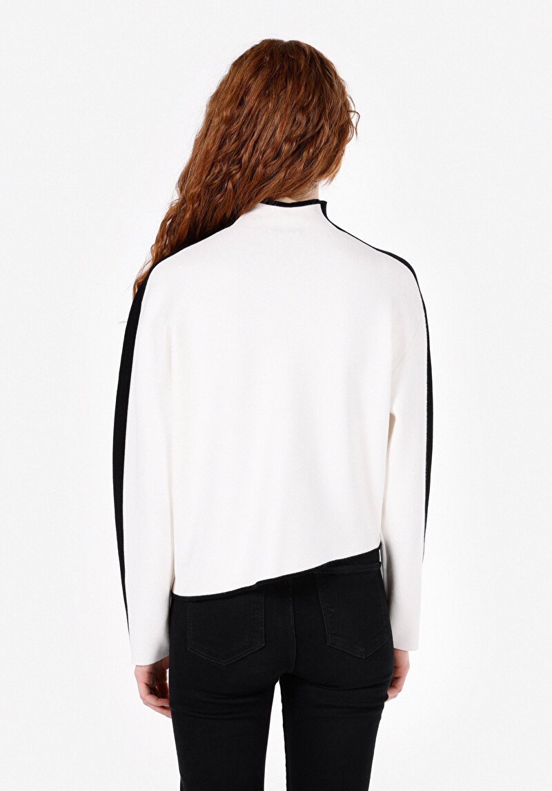 Regular Fit Yarım Balıkçı Yaka Düz Kadın Beyaz Kazak