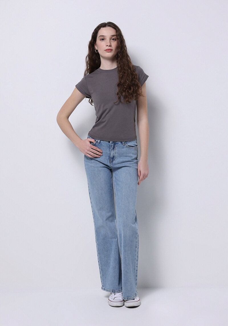 Slim Fit Yuvarlak Yaka Düz Kadın Gri Kısa Kol Tişört