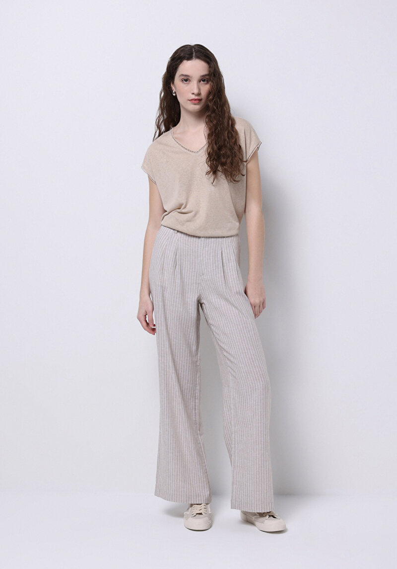 Regular Fit V Yaka Düz Kadın Bej Kolsuz Tişört