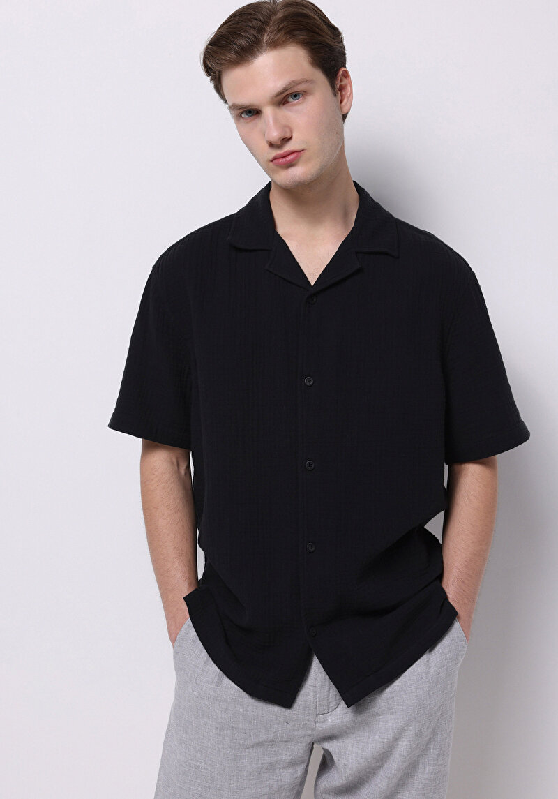 Comfort Fit Shirt Neck Jakarlı Erkek Siyah Kısa Kol Gömlek