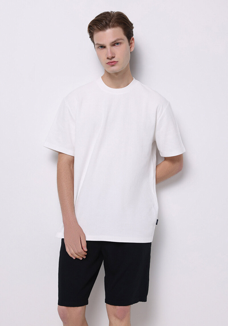 Comfort Fit Yuvarlak Yaka Düz Erkek Beyaz Kısa Kol Tişört