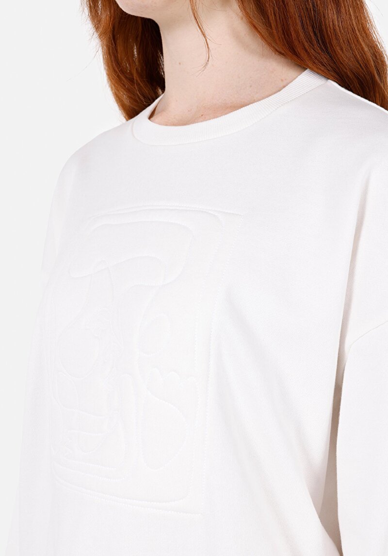 Regular Fit Yuvarlak Yaka Nakışlı Kadın Beyaz Sweatshirt