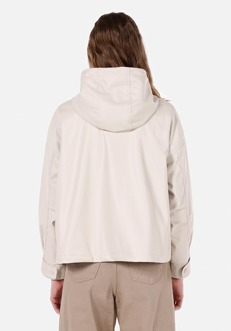 Regular Fit Kapüşonlu Fermuarlı Astarlı Kaplamalı Kadın Ekru Mont Pu