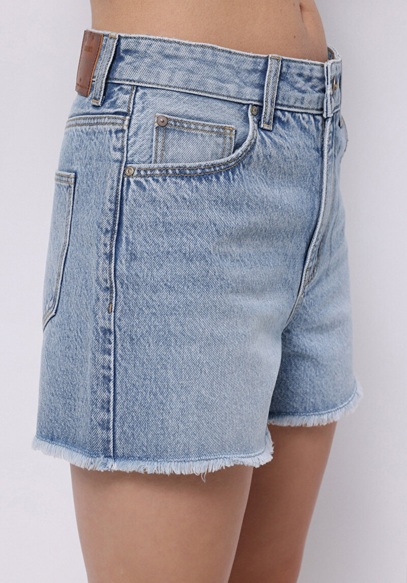 Fermuarlı Mom Fit Yüksek Bel Düz Kadın Light İndigo Denim Jean Şort