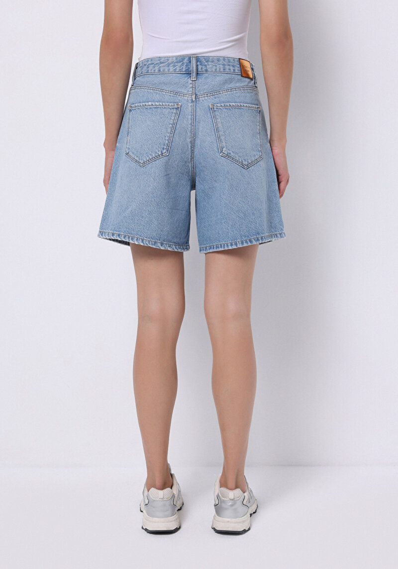 Mom Fit Yüksek Bel Düz Kadın Light İndigo Denim Astarsız Jean Şort