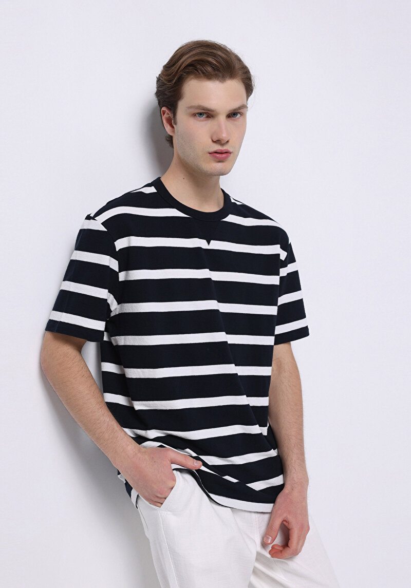 Comfort Fit Yuvarlak Yaka Çizgili Erkek Lacivert Cepsiz Kısa Kol Tişört