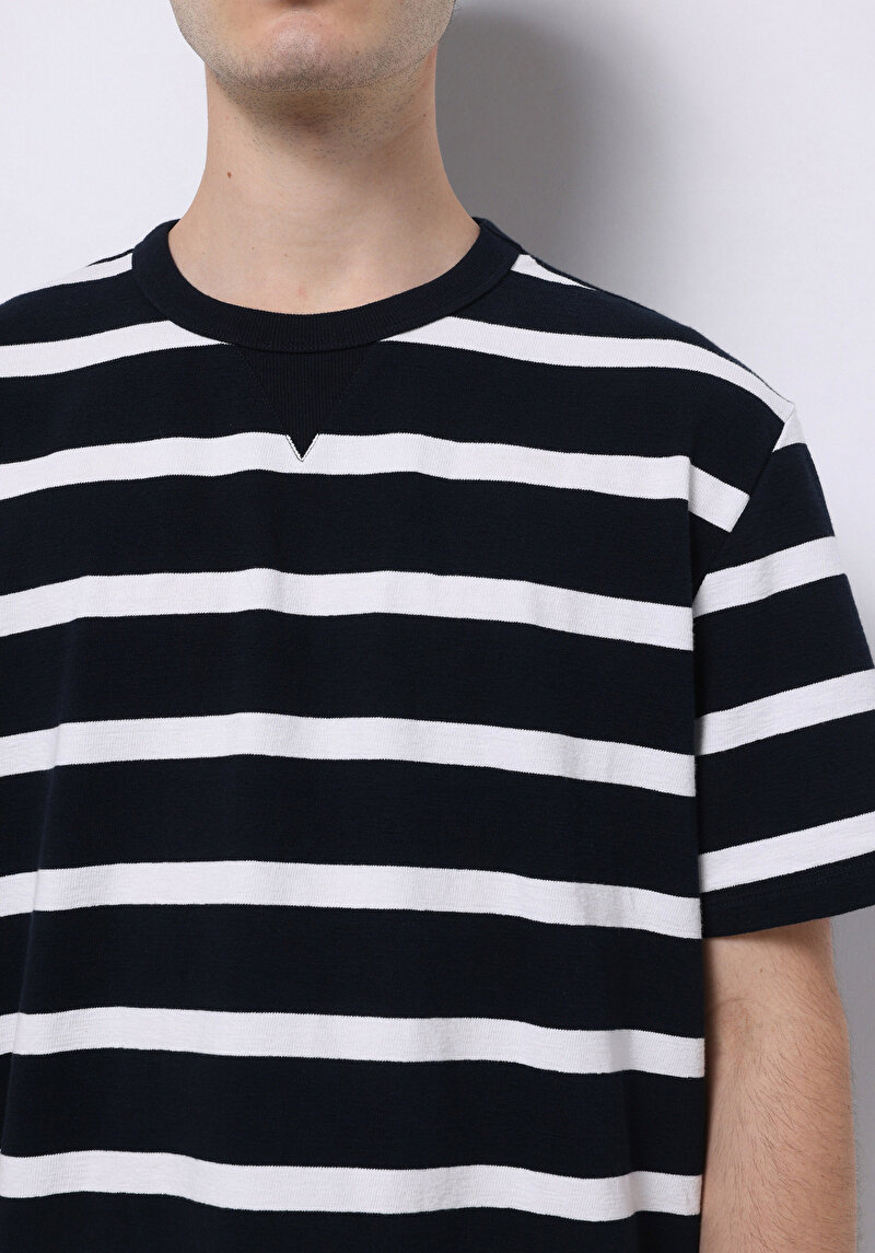 Comfort Fit Yuvarlak Yaka Çizgili Erkek Lacivert Cepsiz Kısa Kol Tişört