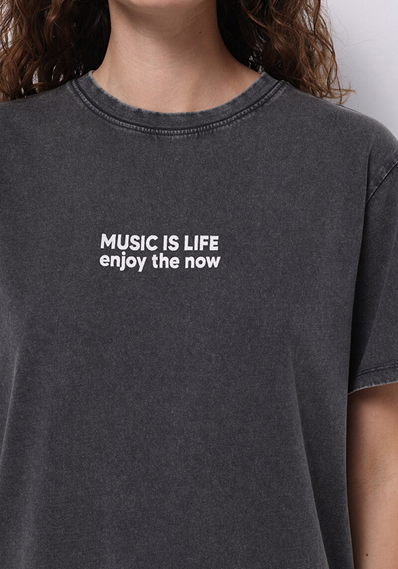 Regular Fit Yuvarlak Yaka Baskılı Kadın Antrasit Kısa Kol Tişört