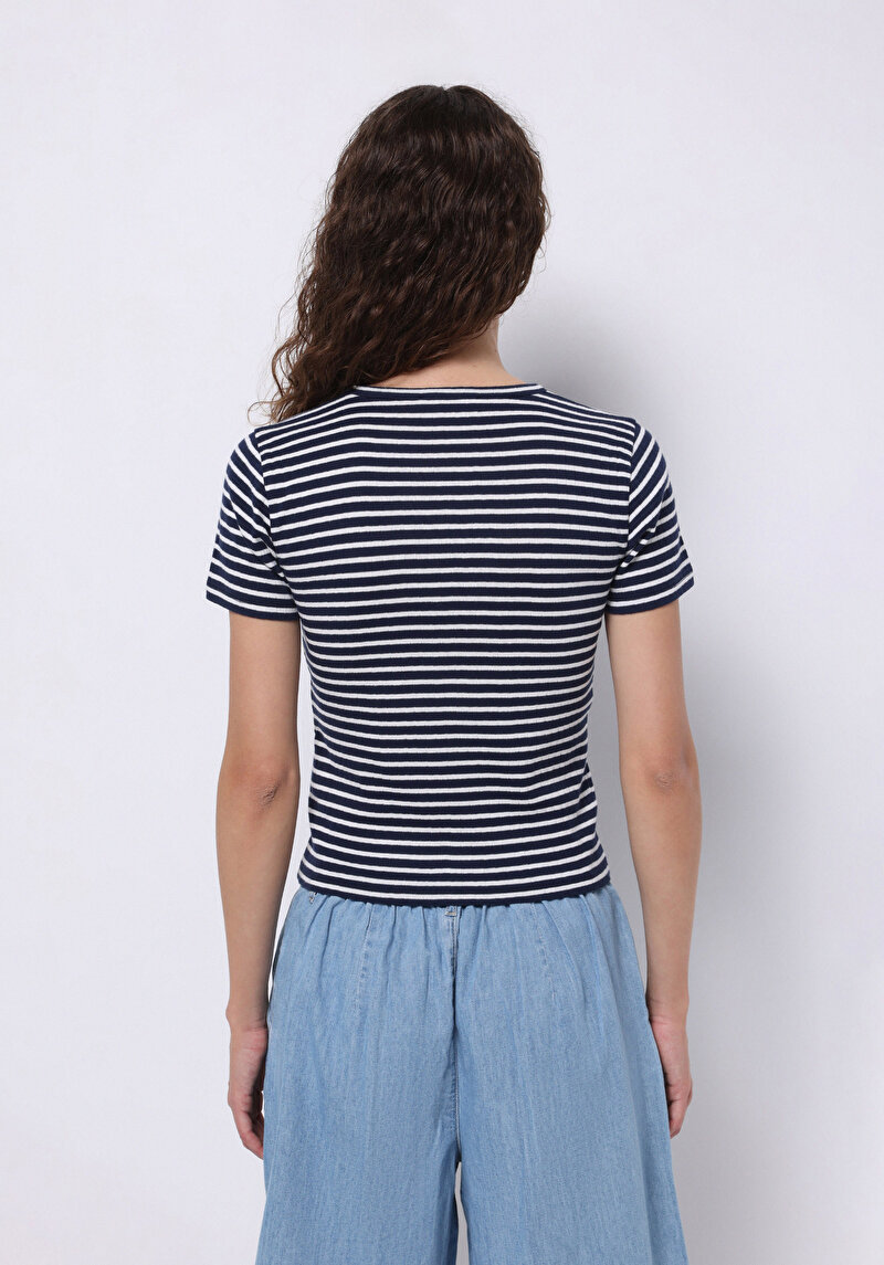 Slim Fit Yuvarlak Yaka Pamuklu Çizgili Kadın Lacivert Kısa Kol Tişört