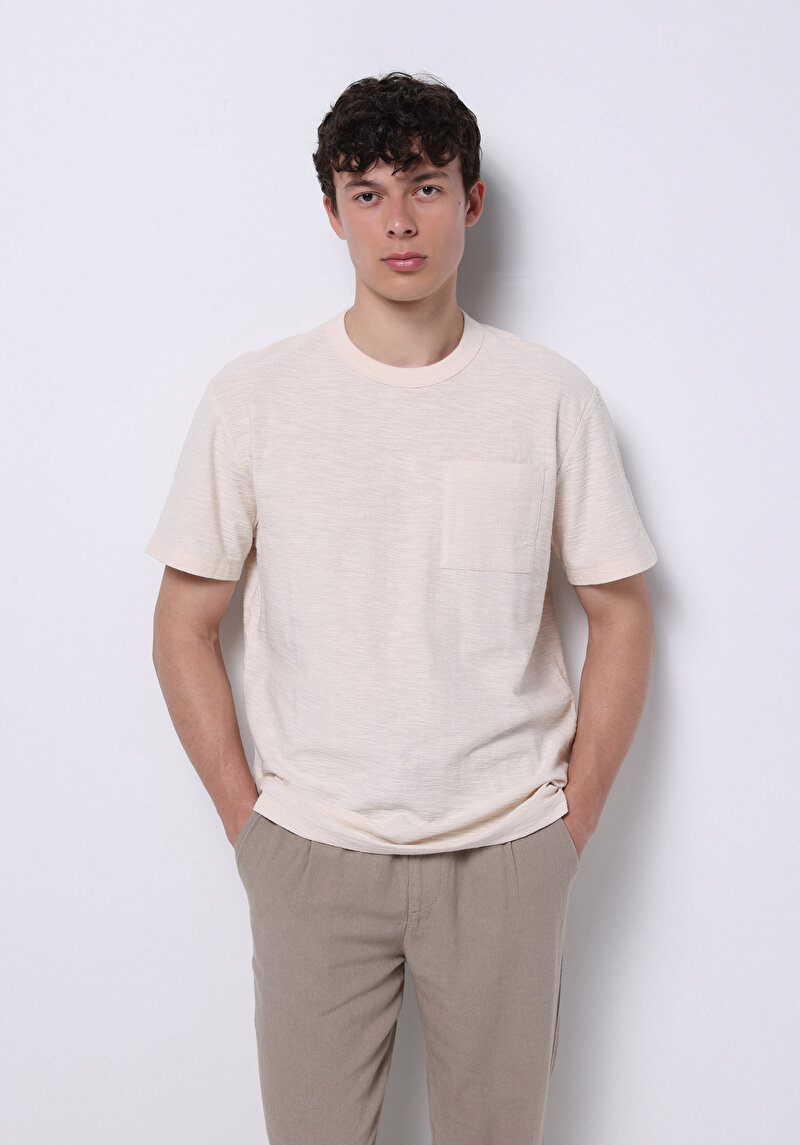 Comfort Fit Yuvarlak Yaka Düz Erkek Ekru Cepli Kısa Kol Tişört
