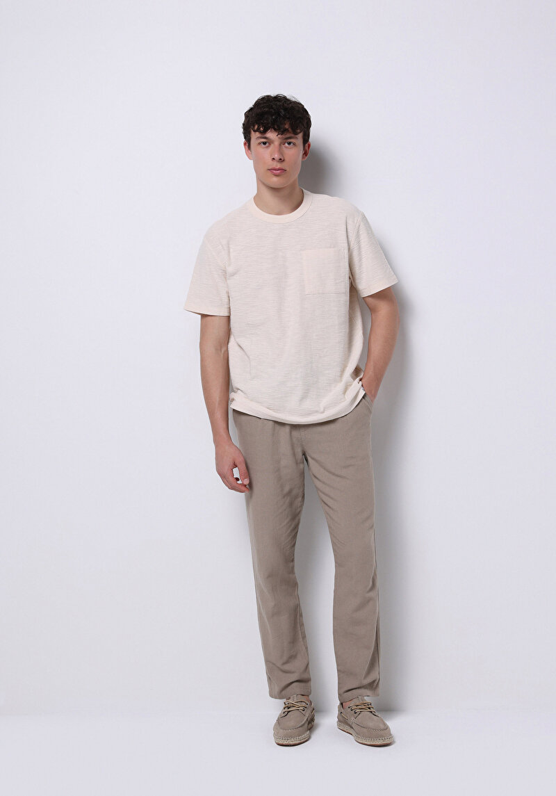 Comfort Fit Yuvarlak Yaka Düz Erkek Ekru Cepli Kısa Kol Tişört