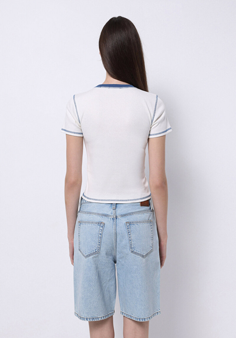 Slim Fit Yuvarlak Yaka Pamuklu Cepsiz Baskılı Kadın Beyaz Kısa Kol Tişört