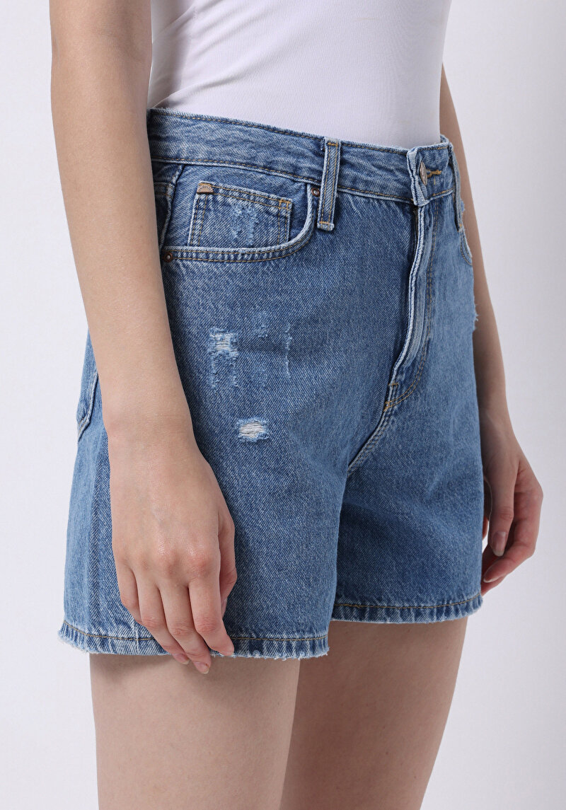 Mom Fit Yüksek Bel Düz Kadın Light İndigo Pamuk Denim Jean Şort