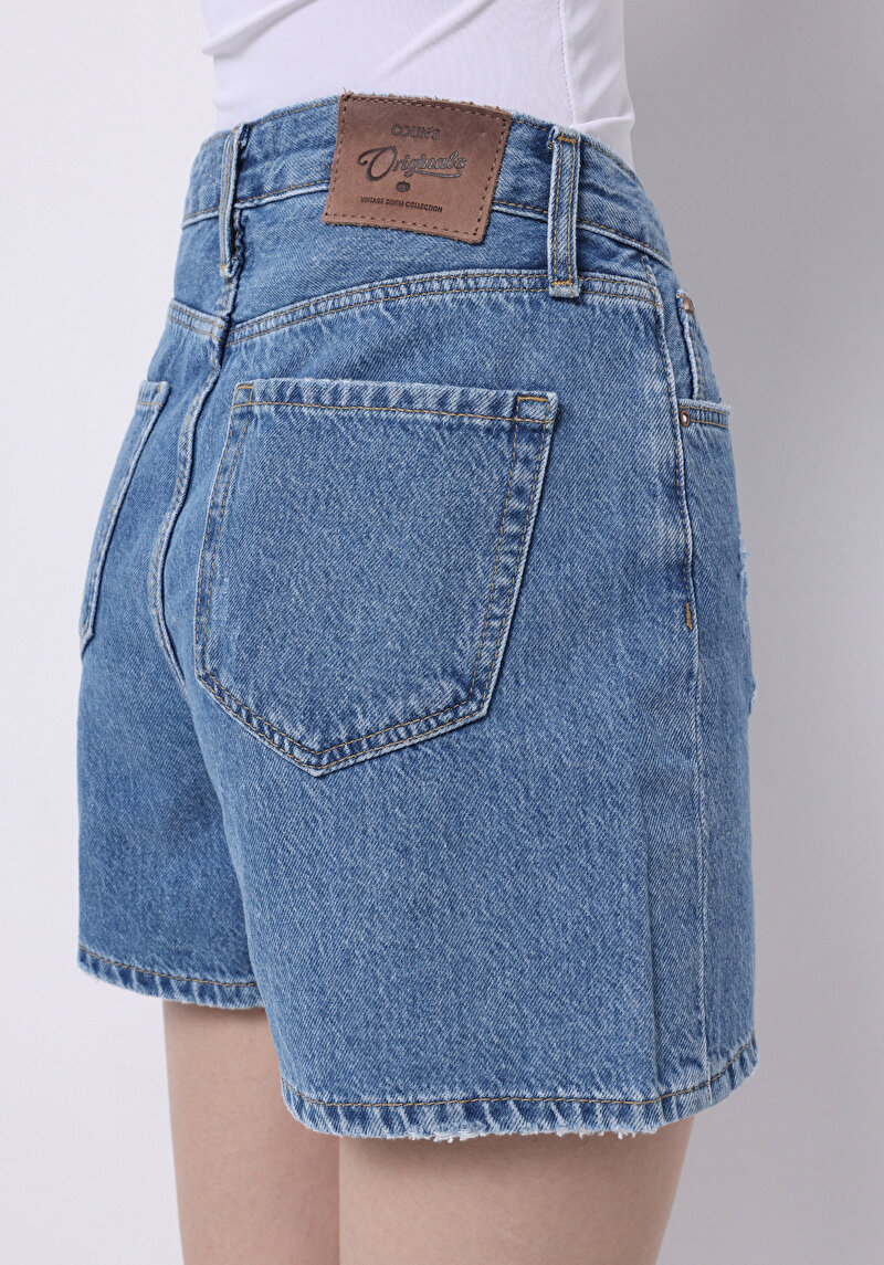 Mom Fit Yüksek Bel Düz Kadın Light İndigo Pamuk Denim Jean Şort
