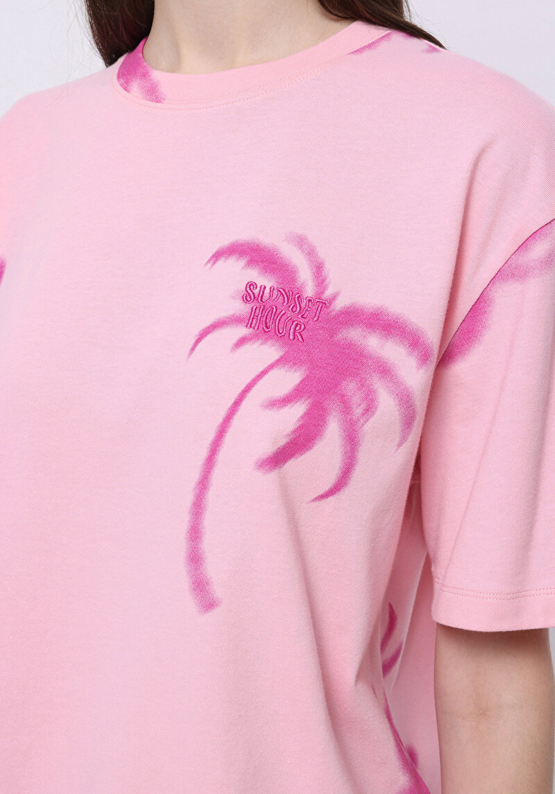 Regular Fit Yuvarlak Yaka Baskılı Kadın Pembe Kısa Kol Tişört