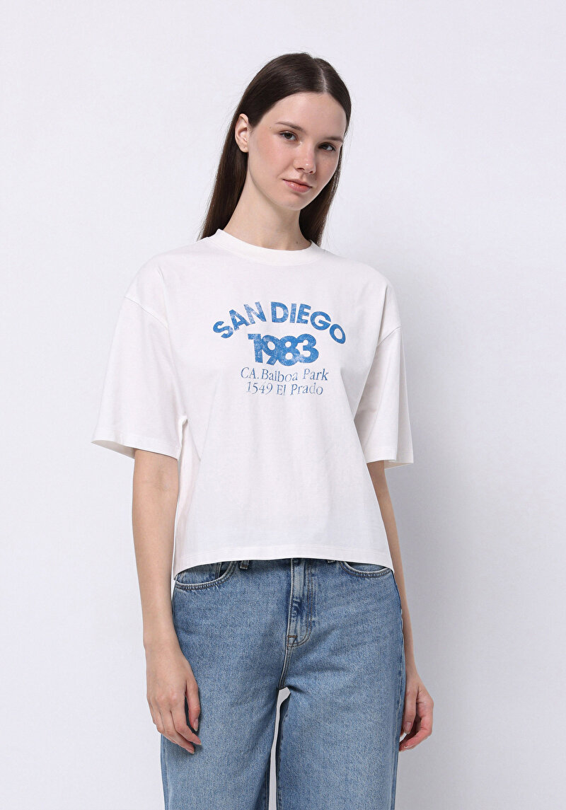 Regular Fit Yuvarlak Yaka San Diego Baskılı Kadın Beyaz Kısa Kol Tişört