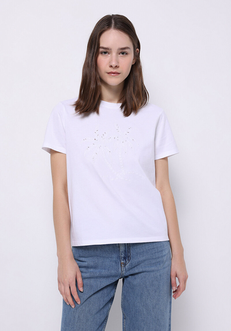 Regular Fit Yuvarlak Yaka Nakışlı Kadın Beyaz Kısa Kol Tişört