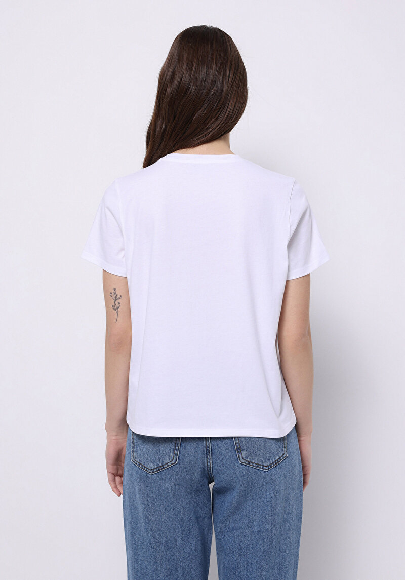 Regular Fit Yuvarlak Yaka Nakışlı Kadın Beyaz Kısa Kol Tişört