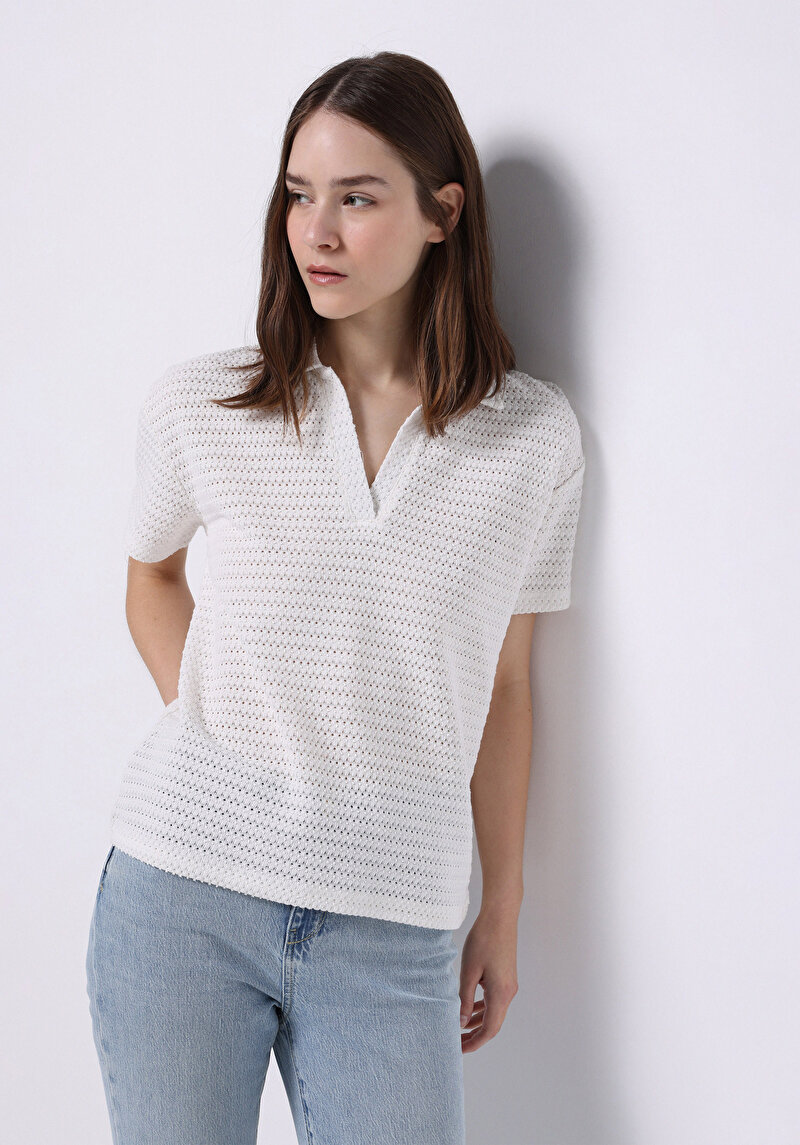 Regular Fit Polo Yaka Jakarlı Kadın Beyaz Örme Kısa Kol Tişört