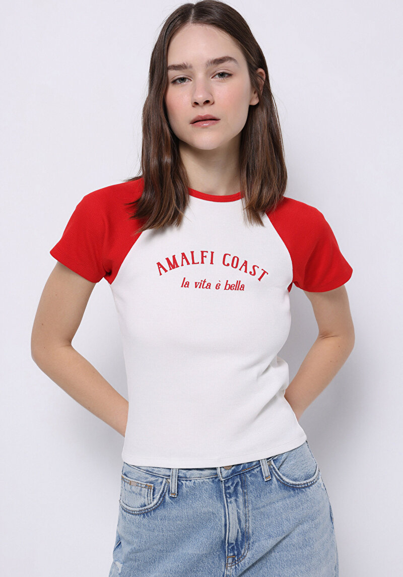 Slim Fit Yuvarlak Yaka Yazı Baskılı Kadın Beyaz Kısa Kol Tişört