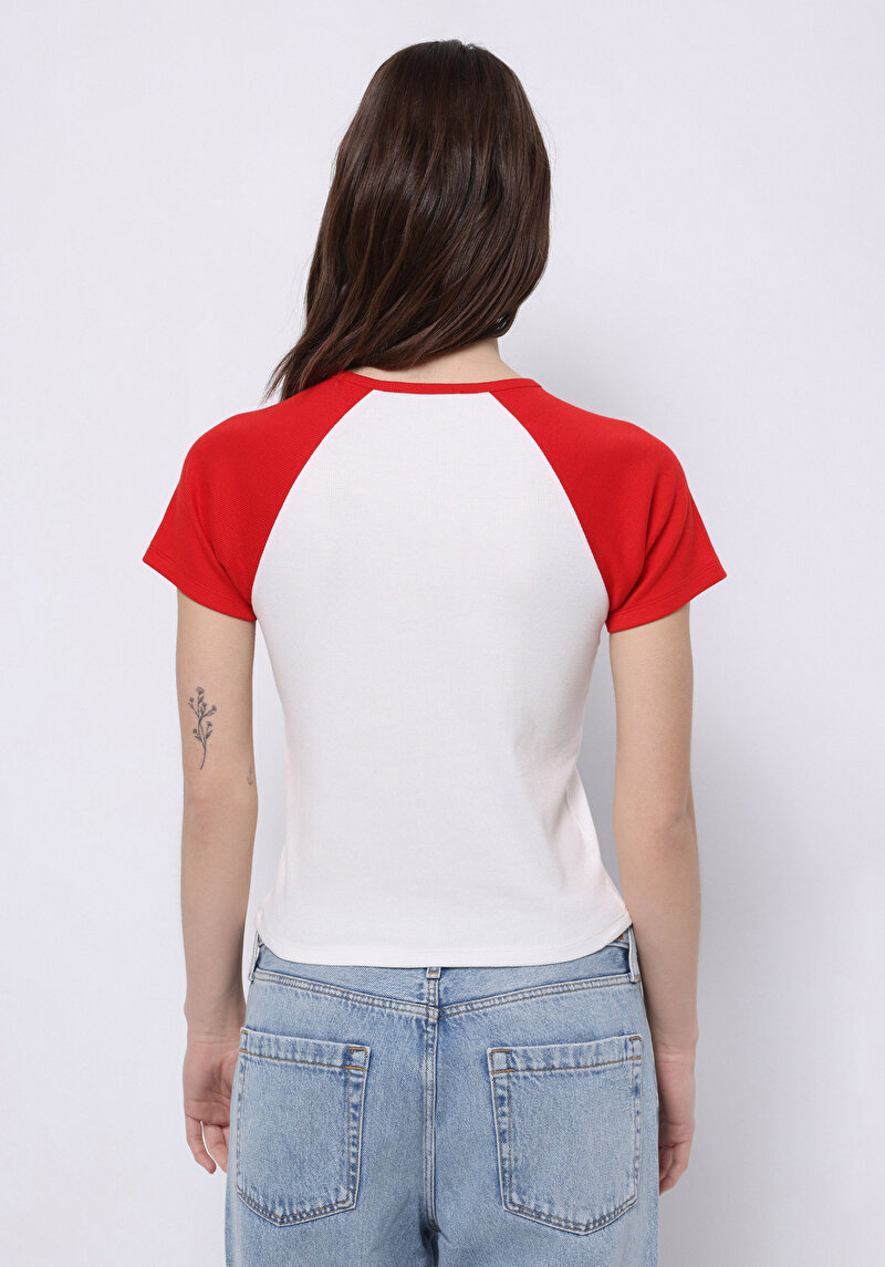 Slim Fit Yuvarlak Yaka Yazı Baskılı Kadın Beyaz Kısa Kol Tişört