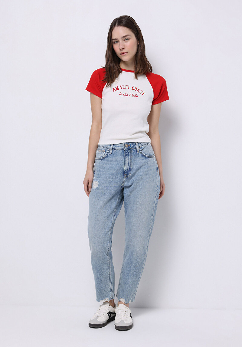 Slim Fit Yuvarlak Yaka Yazı Baskılı Kadın Beyaz Kısa Kol Tişört