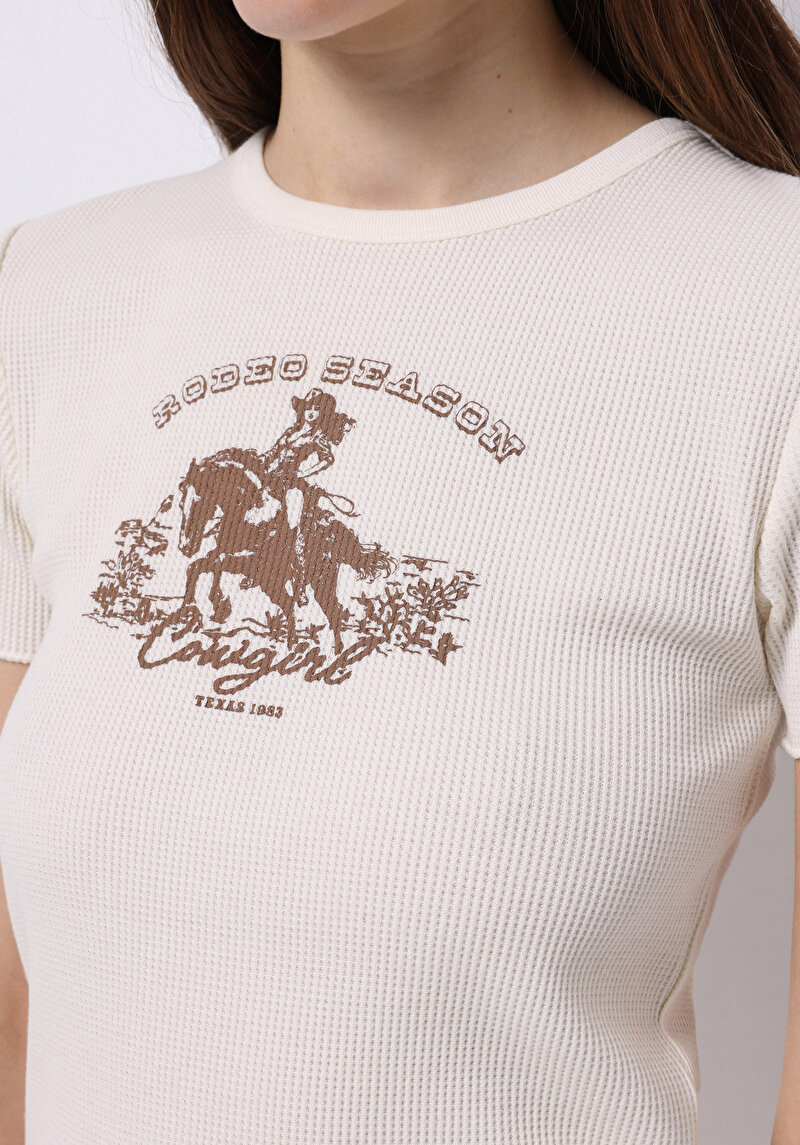 Slim Fit Yuvarlak Yaka Baskılı Kadın Ekru Kısa Kol Tişört