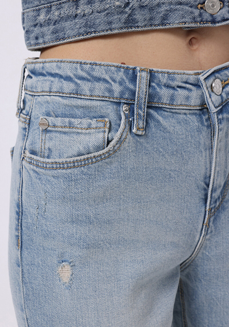 Mom Fit Yüksel Bel Daralan Paça Kadın Açik İndigo Jean Pantolon