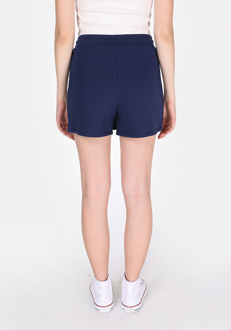 Slim Fit Orta Bel Düz Kadın Lacivert Şort