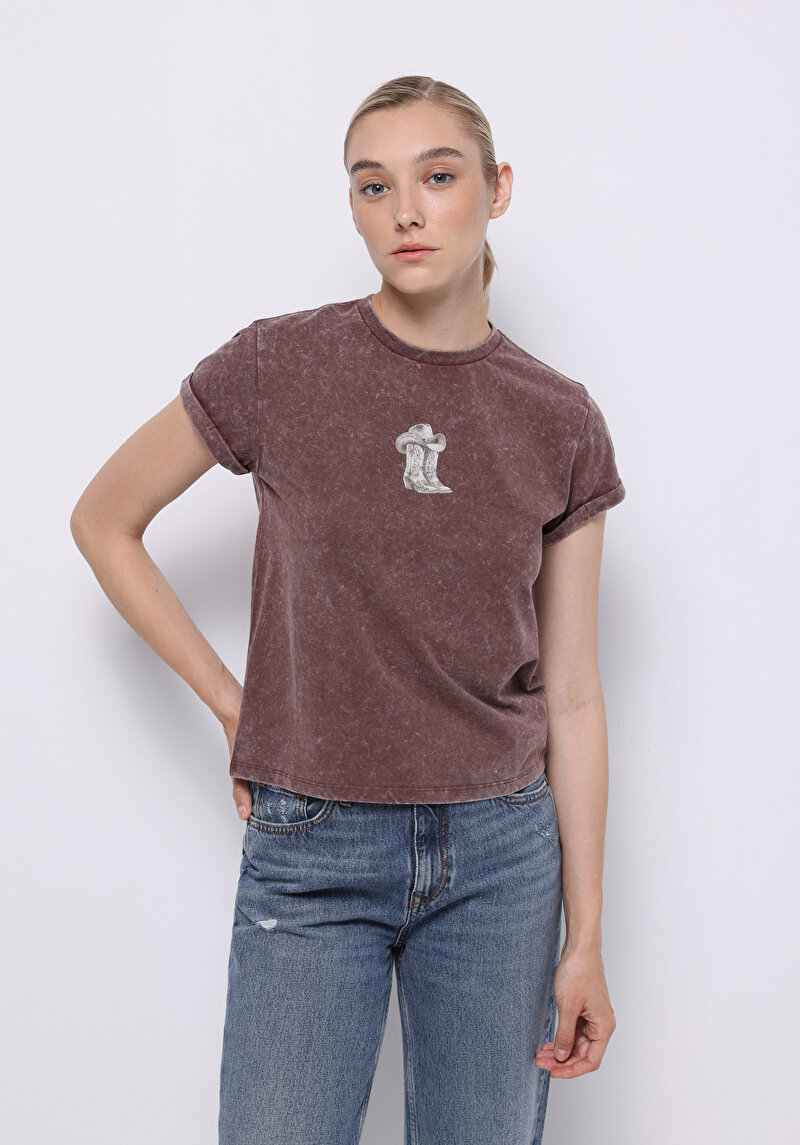 Slim Fit Yuvarlak Yaka Baskılı Kadın Kahverengi Kısa Kol Tişört