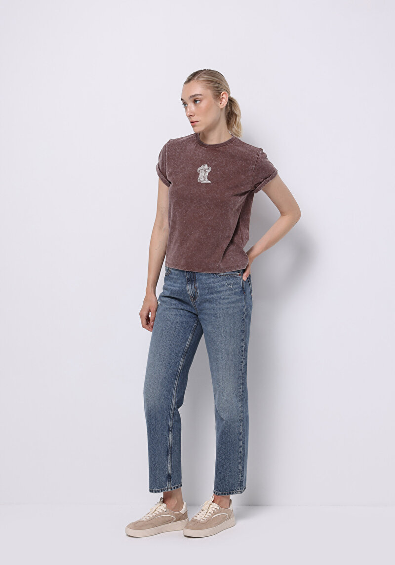 Slim Fit Yuvarlak Yaka Baskılı Kadın Kahverengi Kısa Kol Tişört