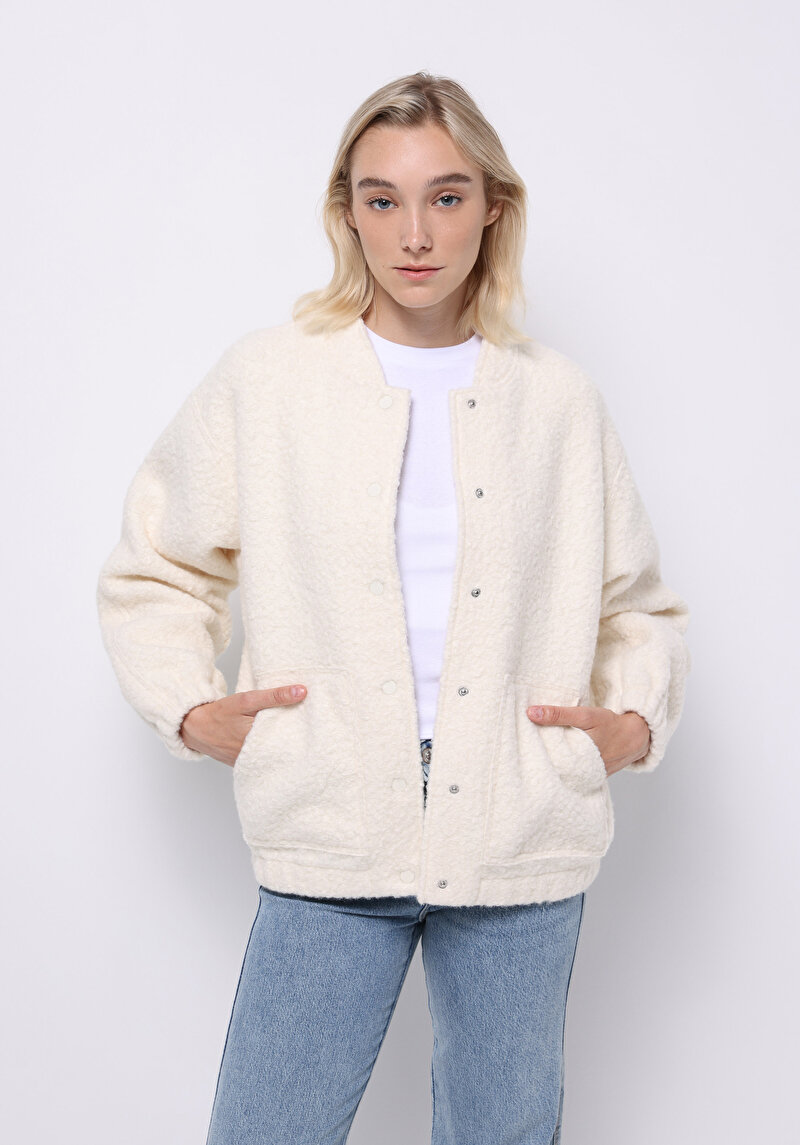 Regular Fit Dik Yaka Çıtçıtlı Astarsız Kadın Ekru Ceket