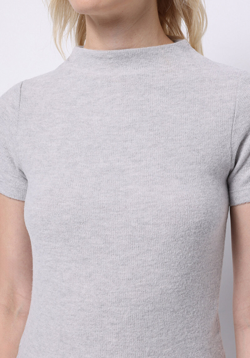 Slim Fit Dik Yaka Düz Kadın Gri Kısa Kol Tişört