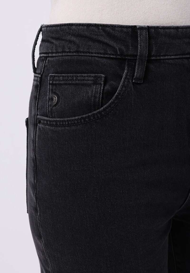 Straight Fit Yüksel Bel Düz Paça Kadın Siyah Jean Pantolon