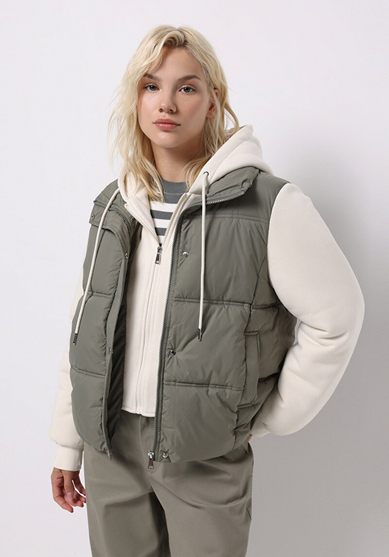 Regular Fit Kapüşonlu Fermuarlı Astarlı  Kadın Yeşil Mont