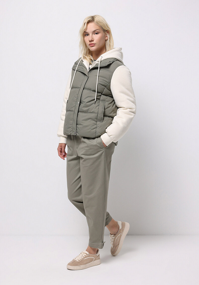 Regular Fit Kapüşonlu Fermuarlı Astarlı Kadın Yeşil Mont