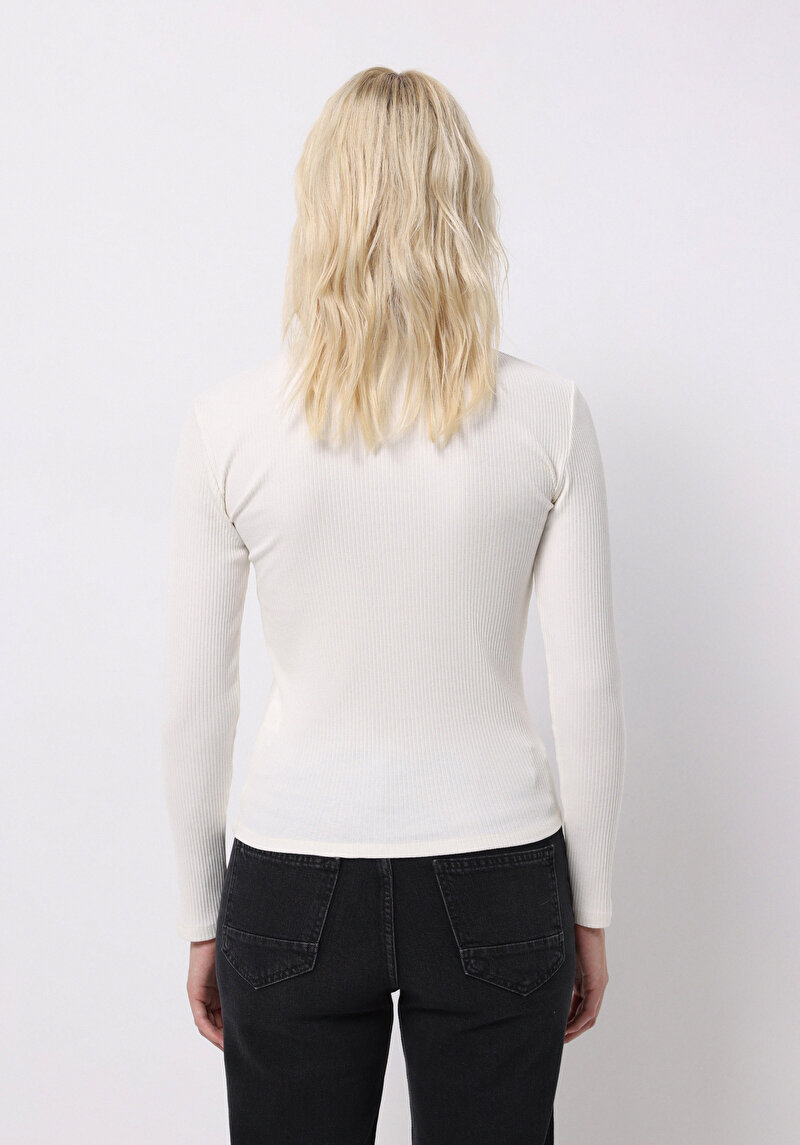 Slim Fit Yarım Balıkçı Yaka Düz Kadın Beyaz Tişört