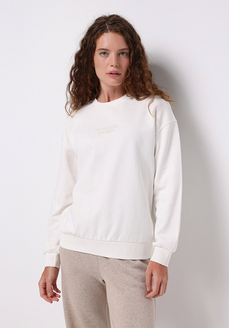 Regular Fit Yuvarlak Yaka Baskılı Kadın Beyaz Sweatshirt