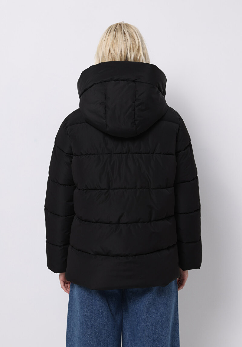 Regular Fit Kapüşonlu Fermuarlı Astarlı Suya Dayanıklı Kadın Siyah Mont