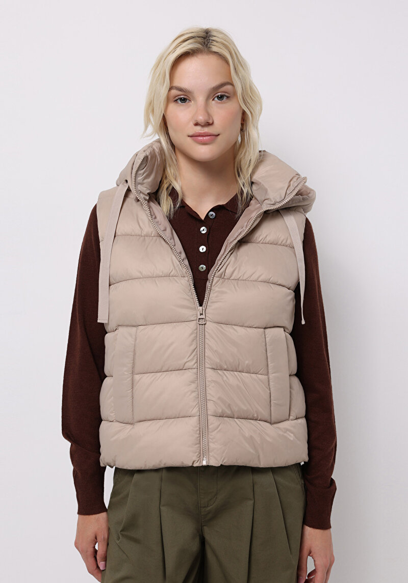 Regular Fit Kapüşonlu Fermuarlı Astarlı Çıkarılabilir Kapüşonlu Kadın Bej Yelek