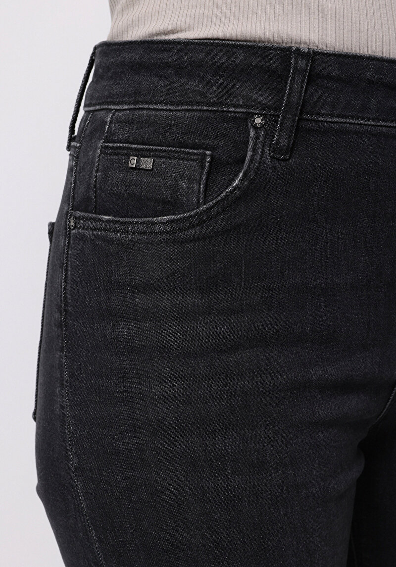 Regular Fit   Kadın Siyah Jean Pantolon
