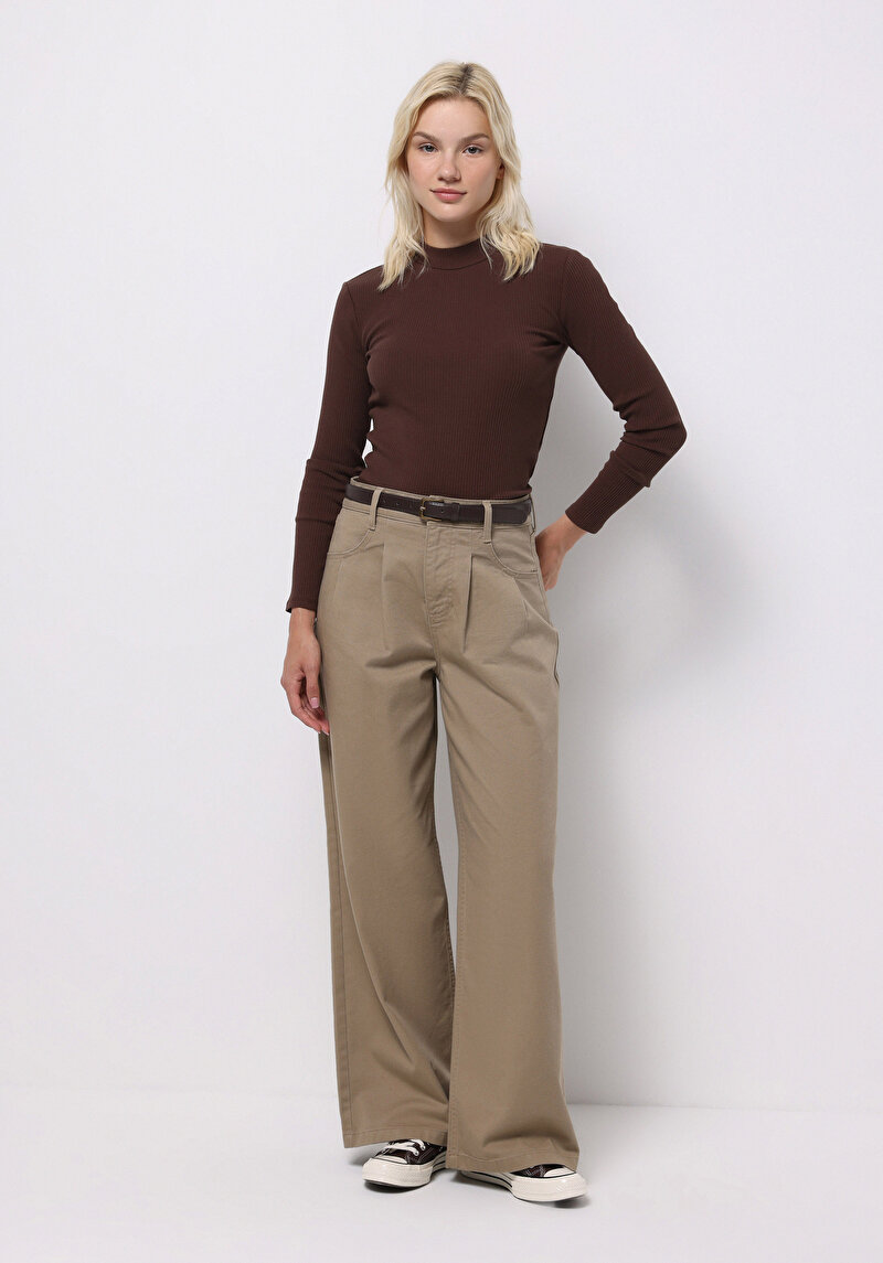Slim Fit Yarım Balıkçı Yaka Düz Kadın Kahverengi Tişört