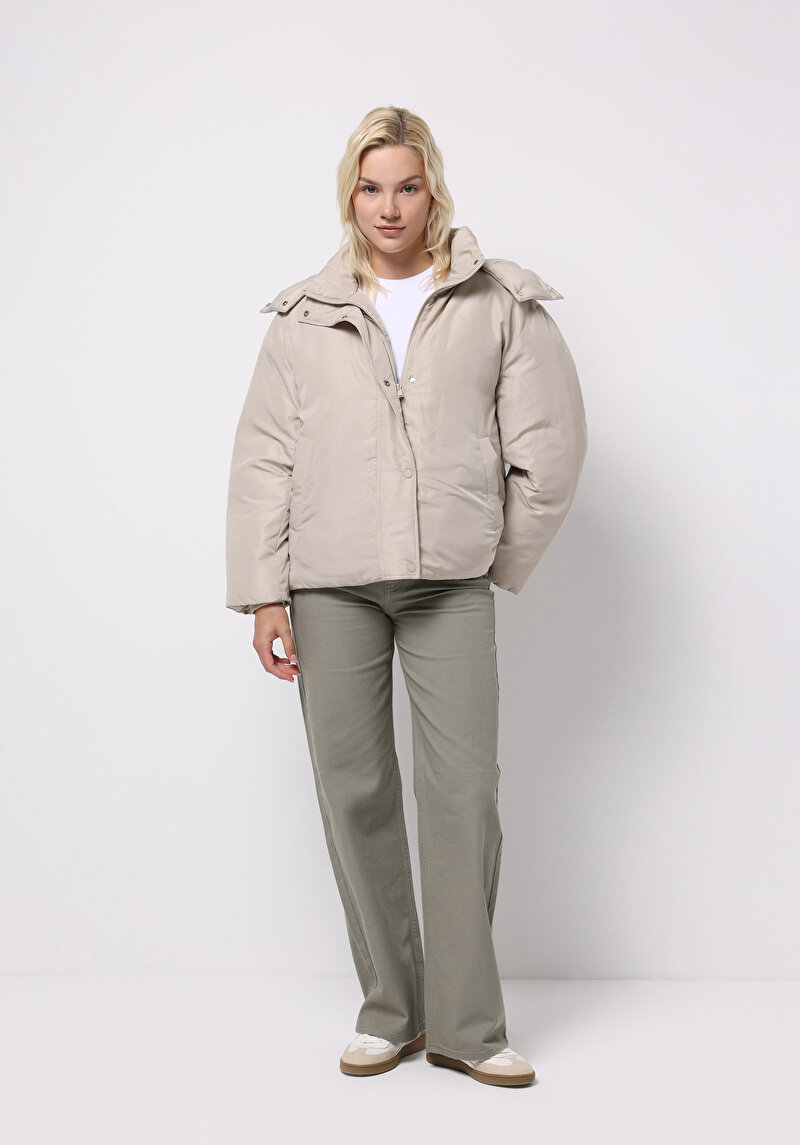 Regular Fit Kapüşonlu Fermuarlı Astarlı Çıkarılabilir Kapüşonlu Kadın Bej Mont